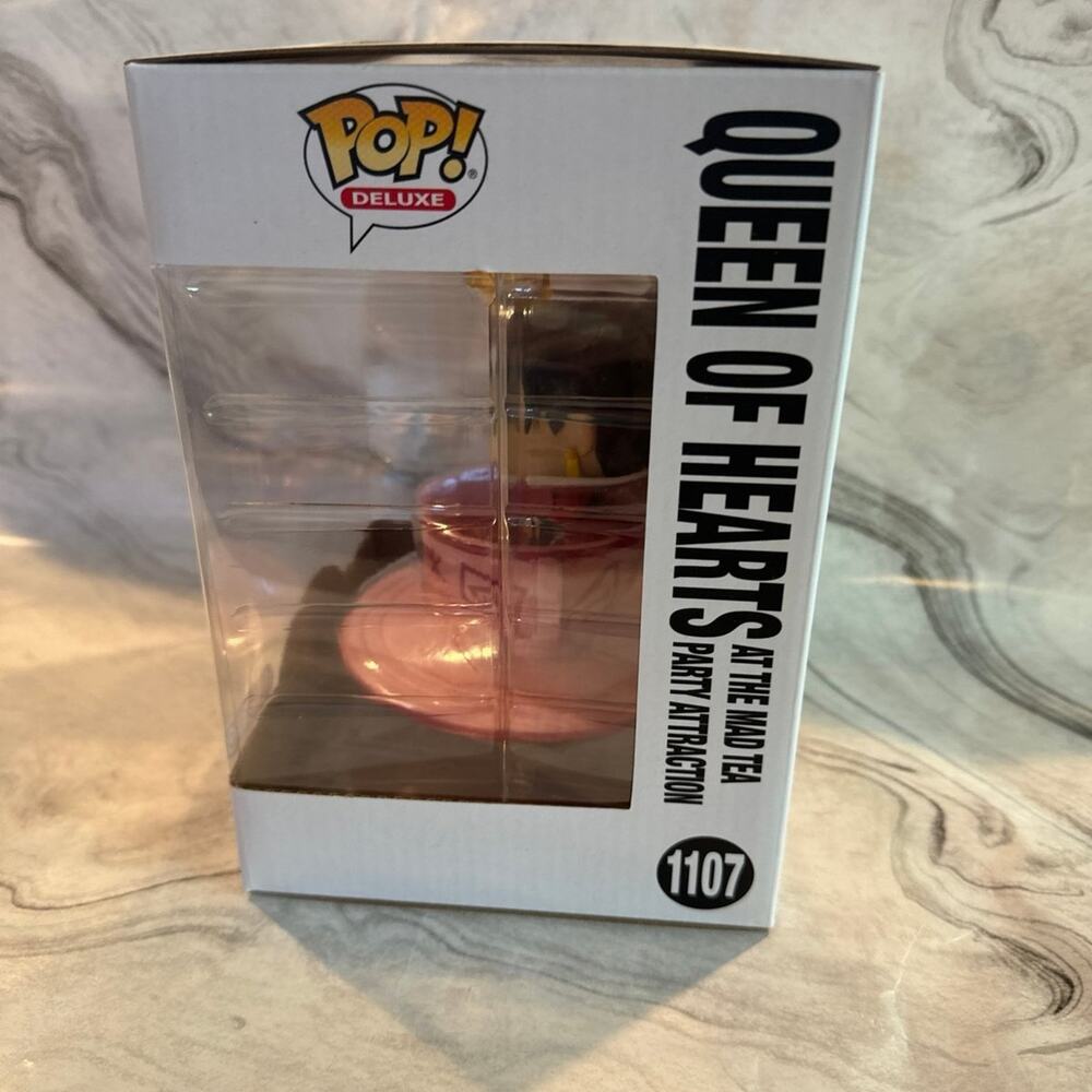 Queen of hearts funko pop 1107. Listing #1 - Picture 3 of 6